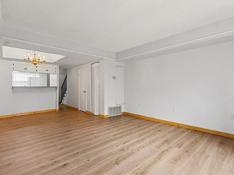 2530 E North St #3D — Photo 10