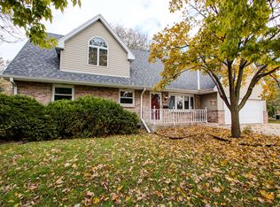 6212 Mansfield Dr, Greendale, WI 53129