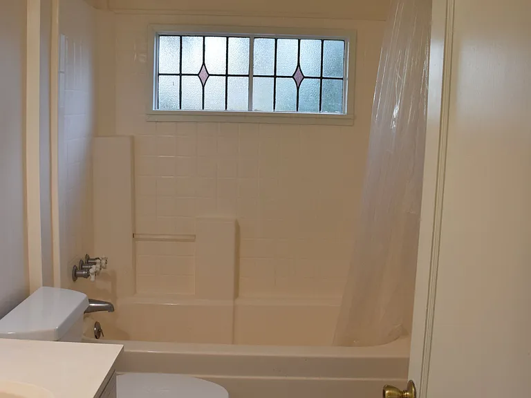3 bed, 2.0 bath, 1530 sqft, $1,900 — Photo 11