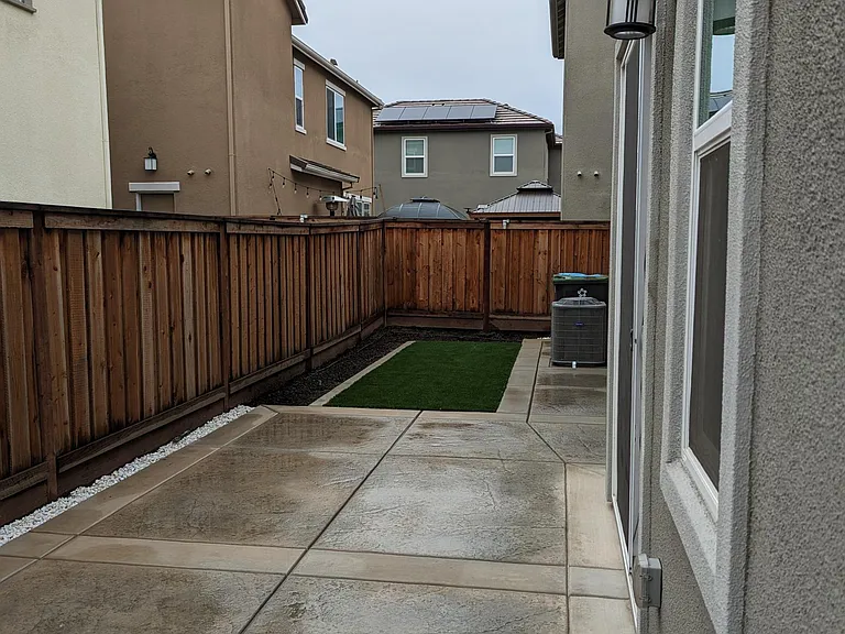 2067 Daimler St — Photo 22