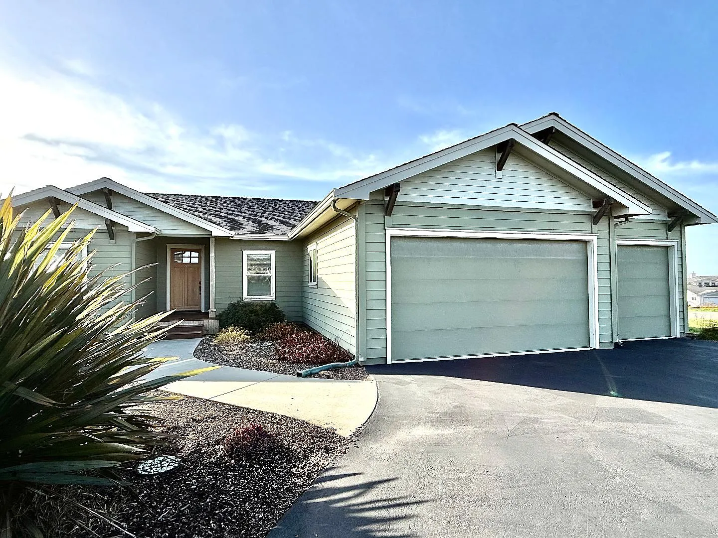 760 Beachwood Ct — Photo 4