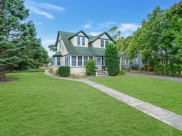 34 Tyler Avenue, West Sayville, NY 11796