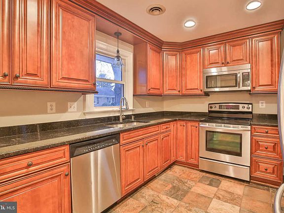 3rd image of 301 Ayrlee Ave NW