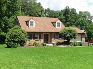 93 Bitting Rd, Alburtis, PA 18011