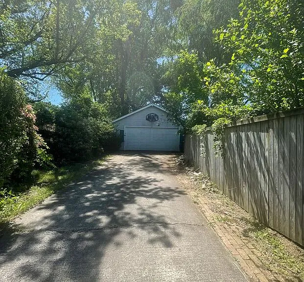528 Lindbergh Ave — Photo 5