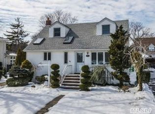 70 Chester Rd, Lynbrook, NY 11563