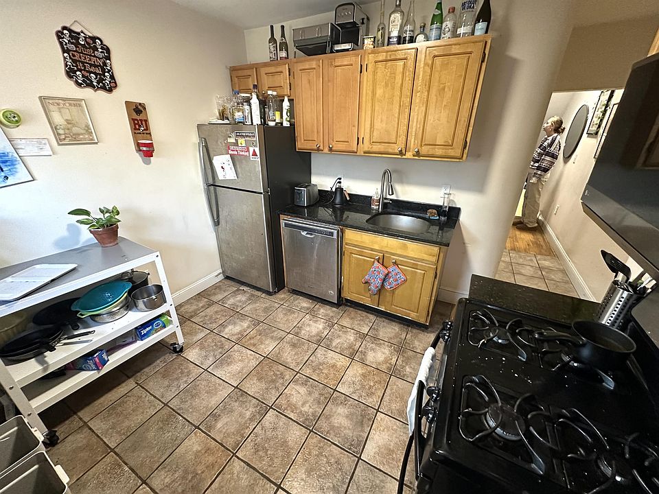 2nd image of 21 Pratt St #2