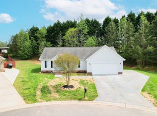 546 Pennyfields Ln, Clover, SC 29710
