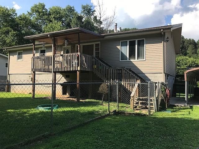1st image of 220 Clark Dr