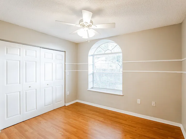 428 Lakeside Cir — Photo 12