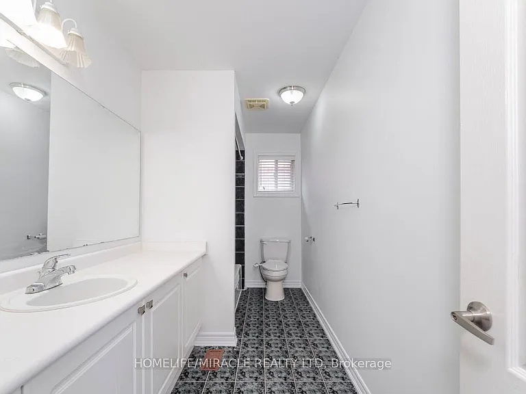 6 Baccarat Cres — Photo 11