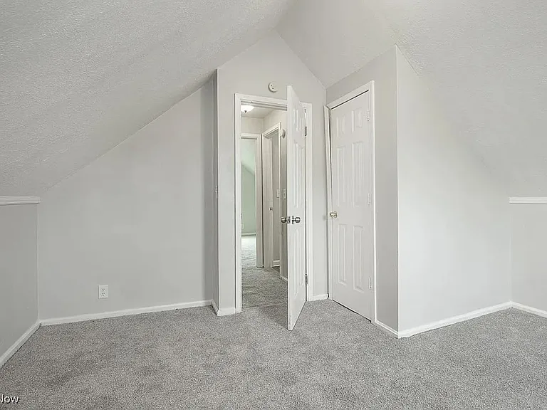 1037 Washington Ave — Photo 12