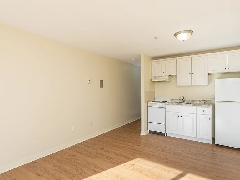 426 Pleasant St #12 — Photo 2