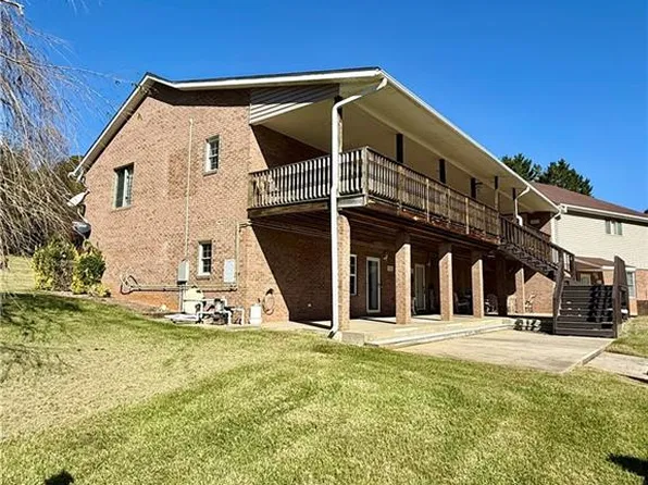 130 Chandler Hills Dr, Mount Airy, NC 27030
