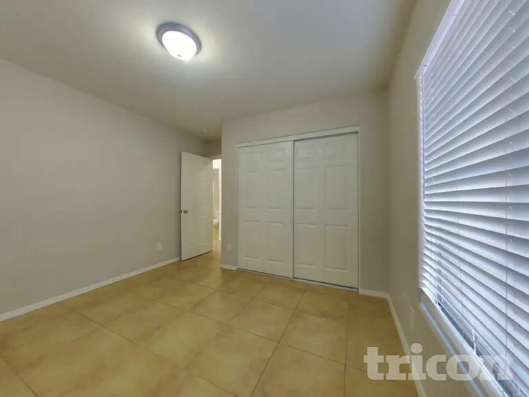 12911 W Voltaire Ave — Photo 13
