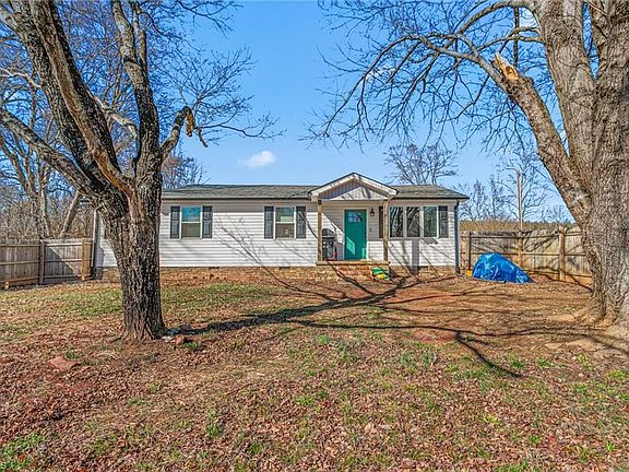 2nd image of 118 Shady Grove Rd