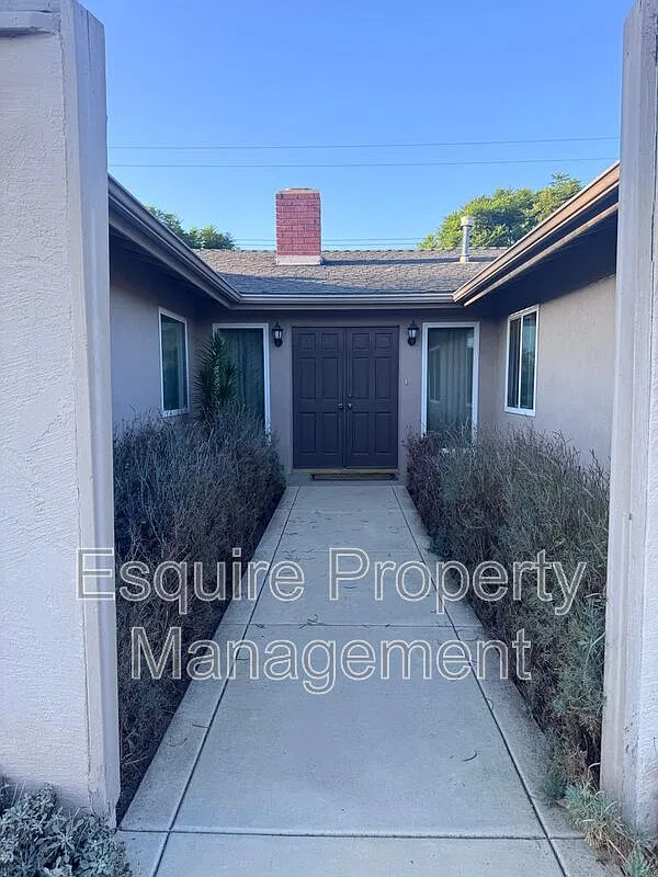 3 bed, 2.0 bath, 1380 sqft, $3,400 — Photo 2