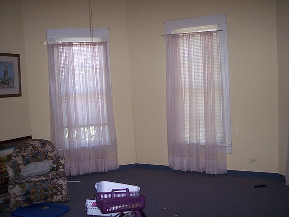 5th image of 906 Spruce St