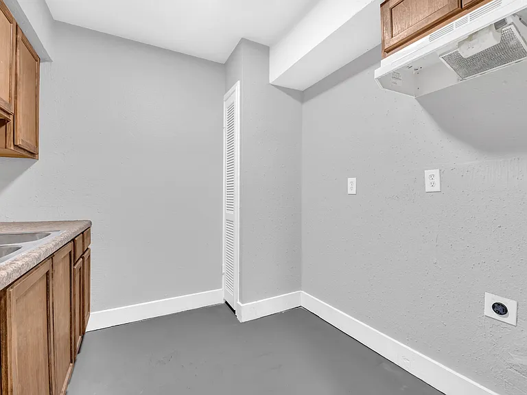Dabney Apartments — Photo 8