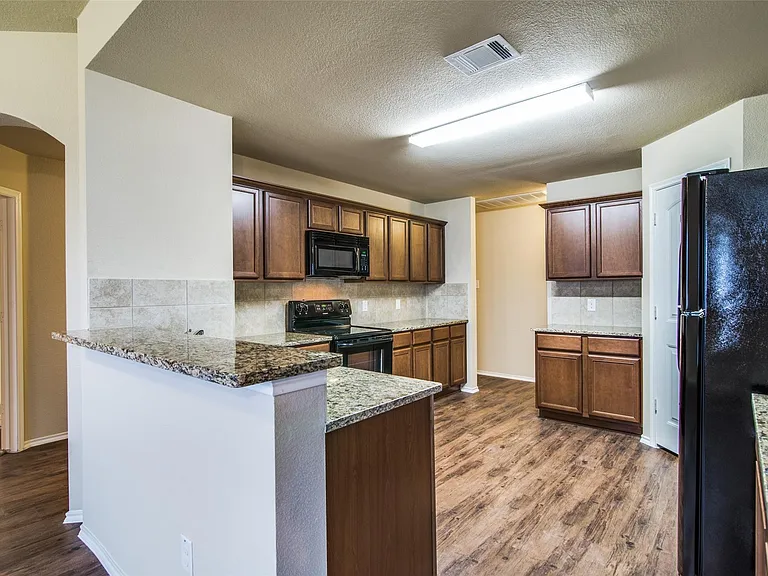 1512 Wild Rye Cir — Photo 8
