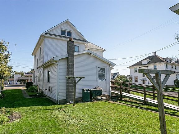 5th image of 210 S Main St