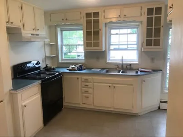 108 Park St #1, Springfield, VT 05156