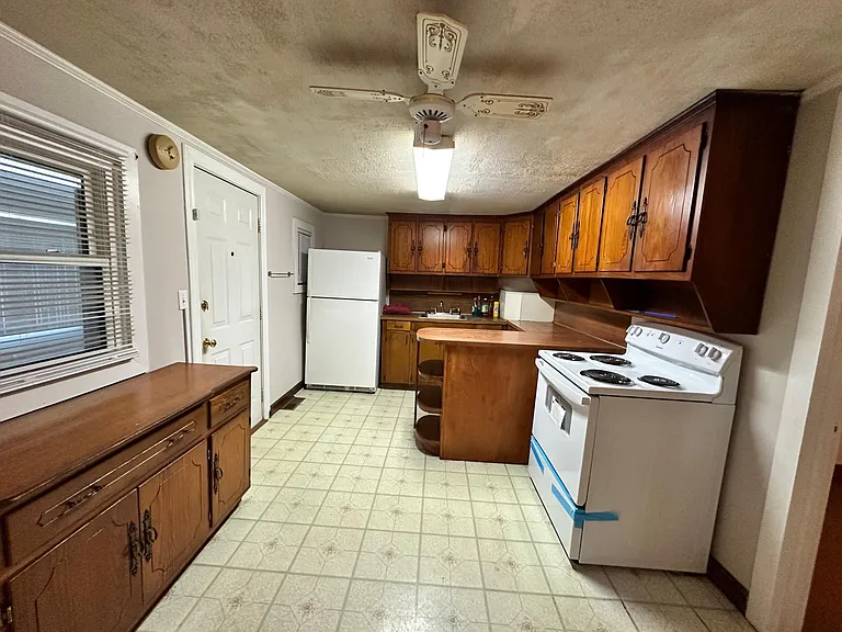 520 Tabor Rd — Photo 6