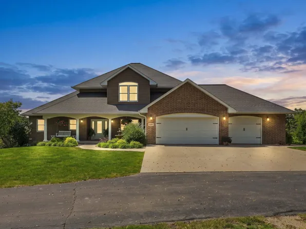 2151 Berry Ln, Dubuque, IA 52002
