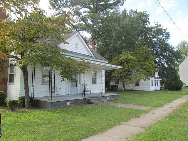 1st image of 302 Goldsboro St