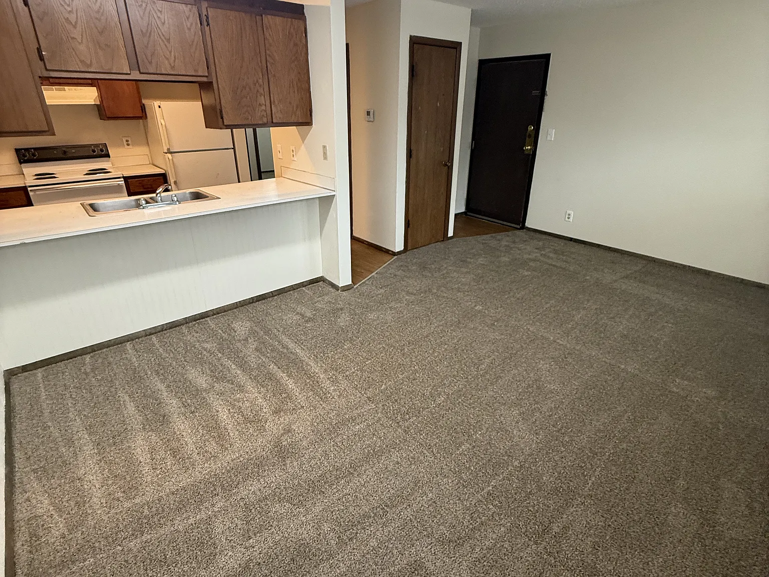 2 bed, 798 sqft, $895 — Photo 3