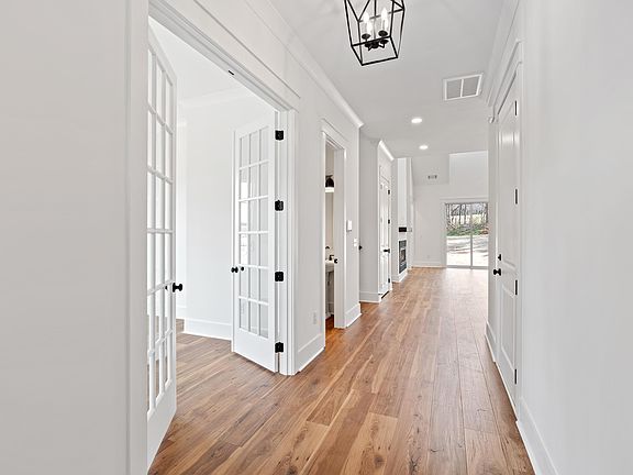 4th image of 107 Halowell Ln