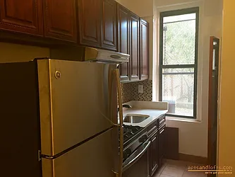 Rented by aptsandlofts.com