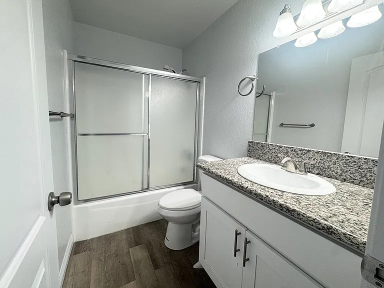 Victoria Pines — Photo 26