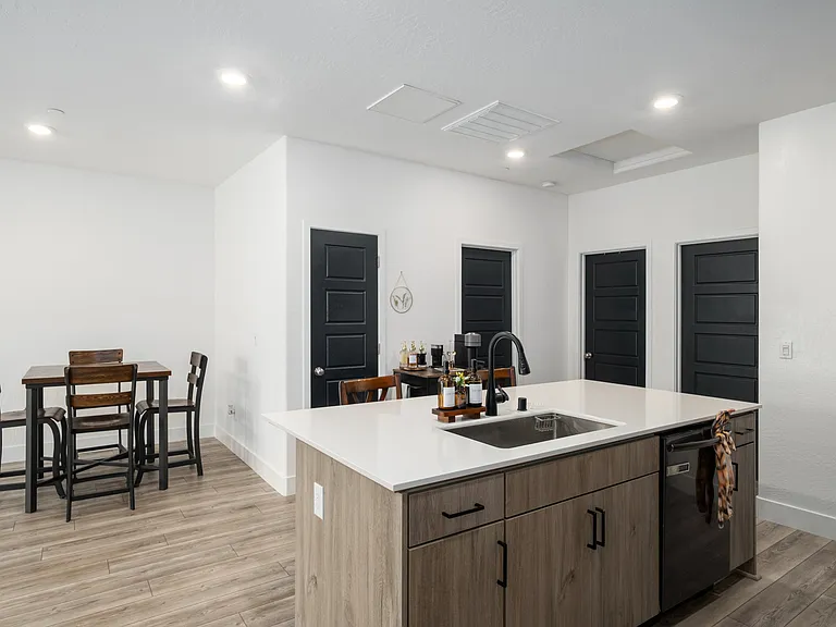 2783 E Tamarind Dr — Photo 8