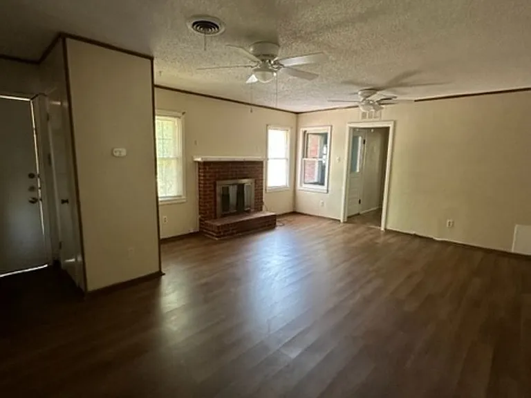 934 Ballinger St — Photo 4