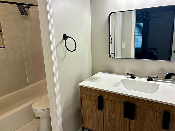 2 Master bathrooms