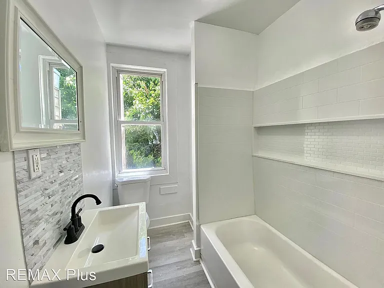 2769 Helen St — Photo 9