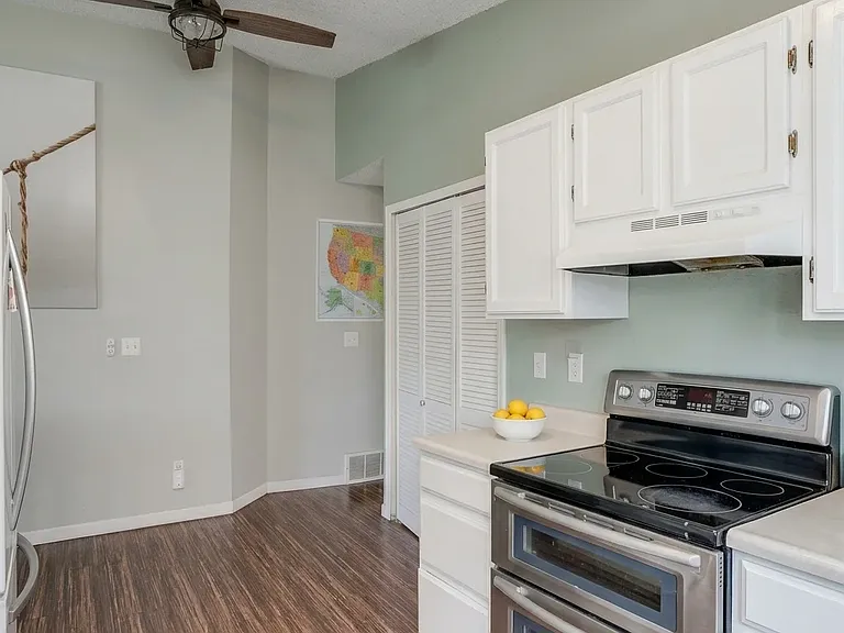 6435 Chantilly Pl — Photo 40