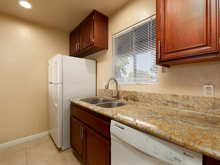 1635 Obispo Ave #D — Photo 4