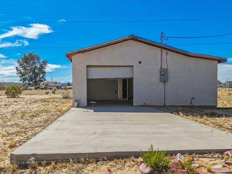 4611 Oasis Ave — Photo 30