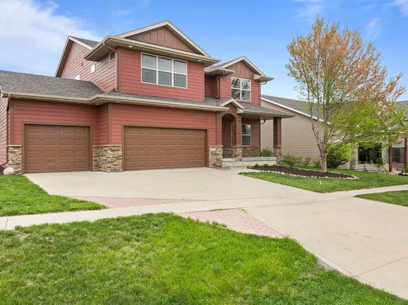 9733 Hazelwood Ave, Johnston, IA 50131