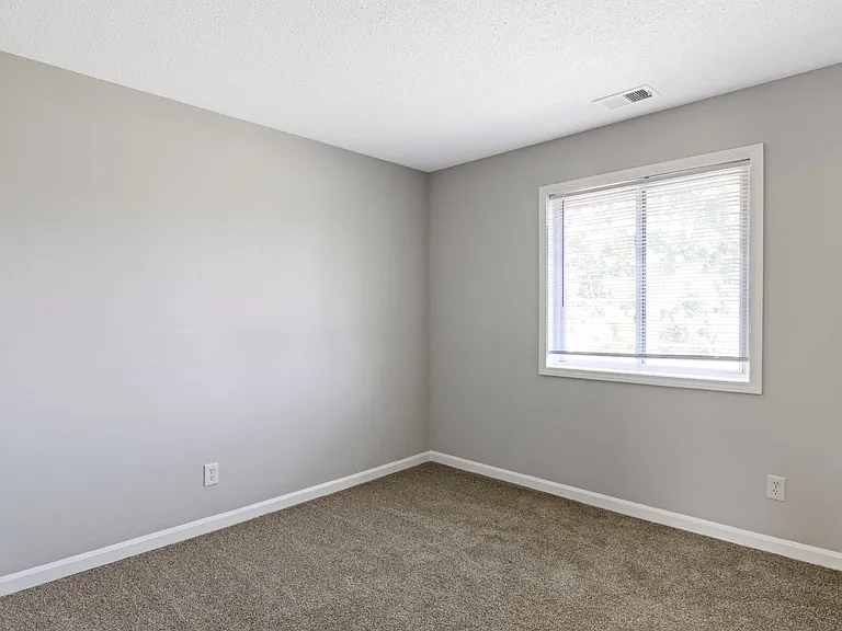 The Vineyards Apartment Homes — Photo 8