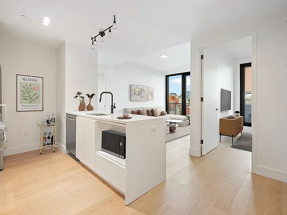 1st image of 224 W 124th St #1313