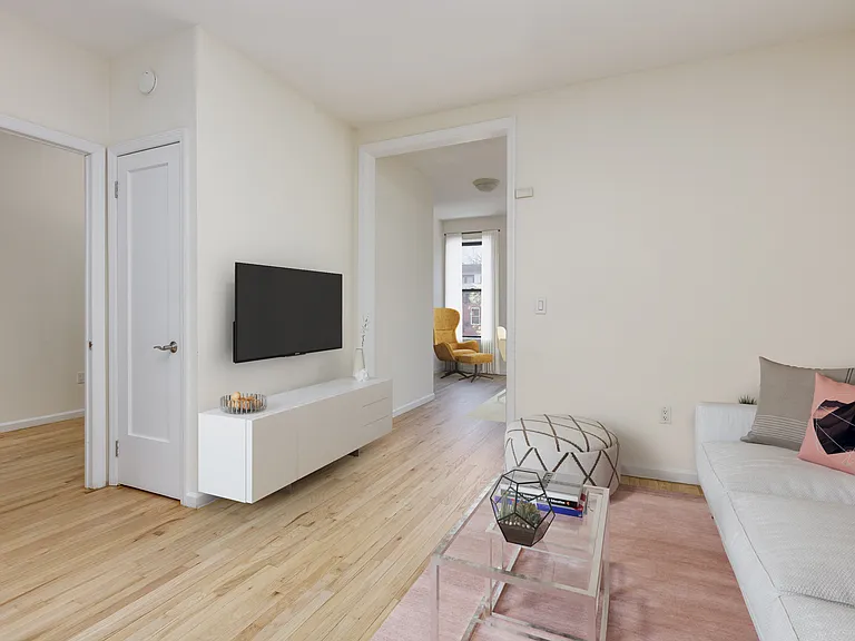 18 1st Ave #7 — Photo 2