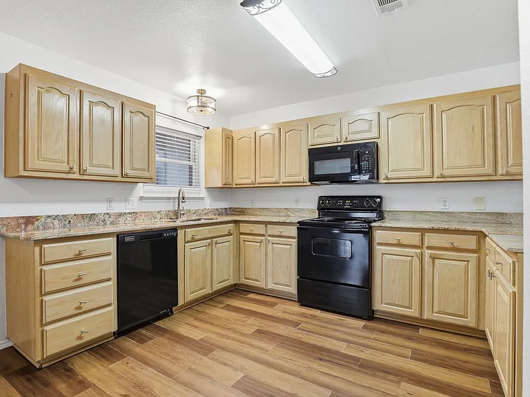 1502 Sharron Ct — Photo 53