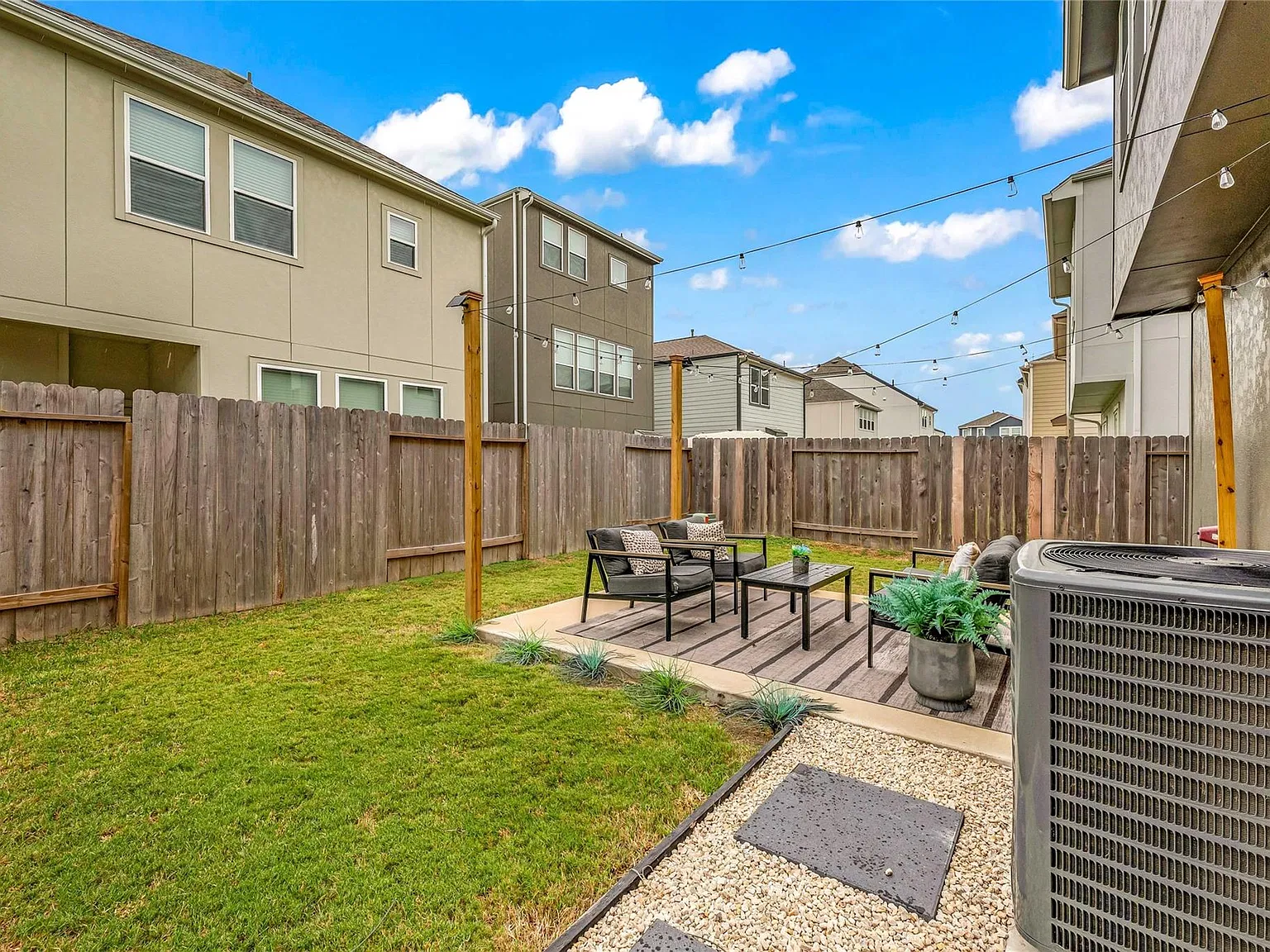 3 bed, 2.0 bath, 1473 sqft, $2,300 — Photo 3