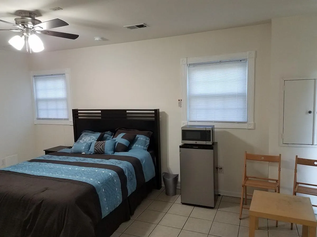 Studio, 400 sqft, $1,000 — Photo 2