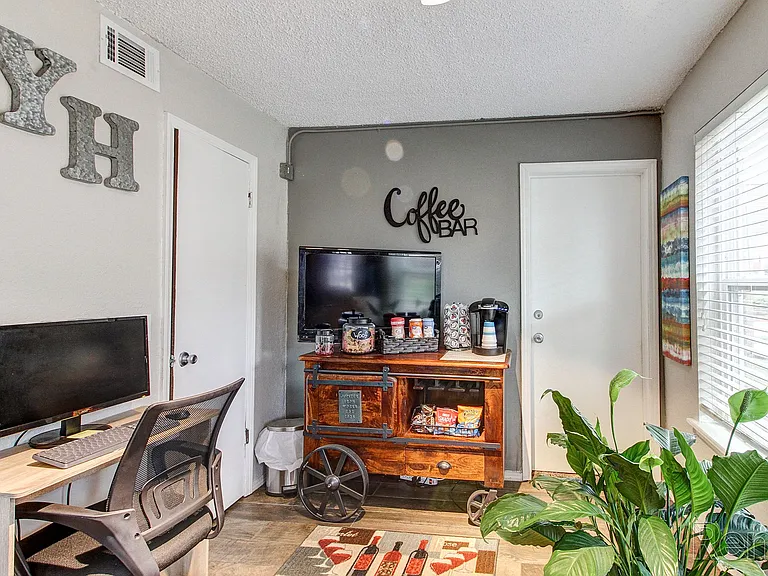 Yukon Heights Apartments — Photo 40