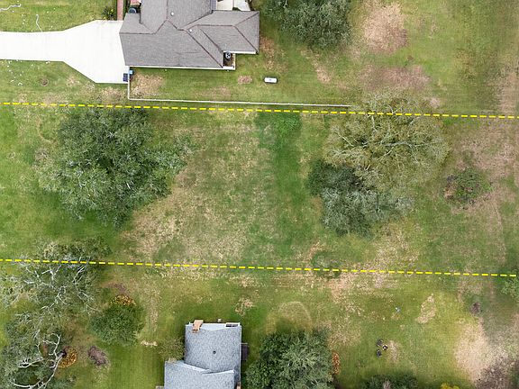 4th image of 412 Interlaken Dr