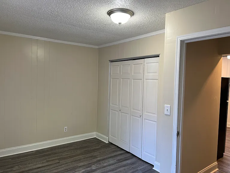 380 Sharpe St — Photo 6
